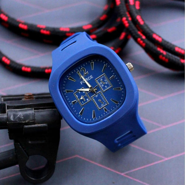 *Analogue Silicone Watch - Comfortable and Stylish! 🕰️👕*